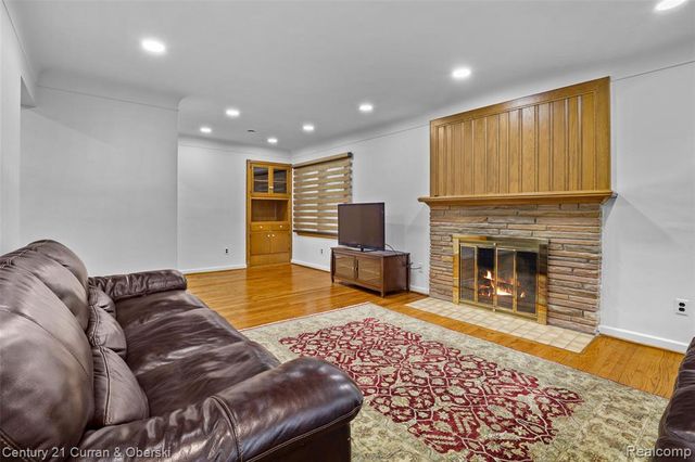 22740 Hollander Street, Dearborn, MI 48128