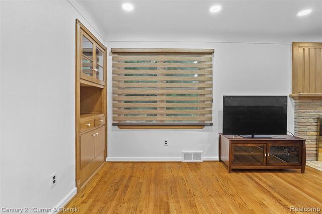 22740 Hollander Street, Dearborn, MI 48128