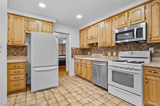 22740 Hollander Street, Dearborn, MI 48128