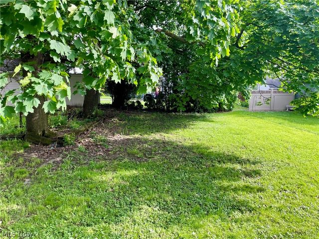83 Smithsonian Street, Girard, OH 44420