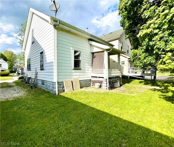 83 Smithsonian Street, Girard, OH 44420