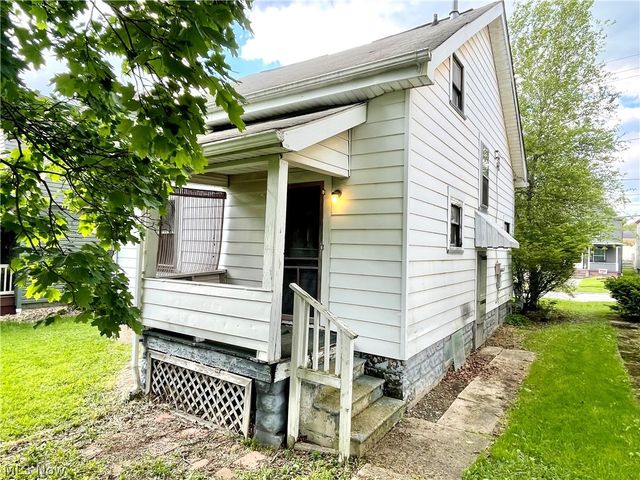83 Smithsonian Street, Girard, OH 44420