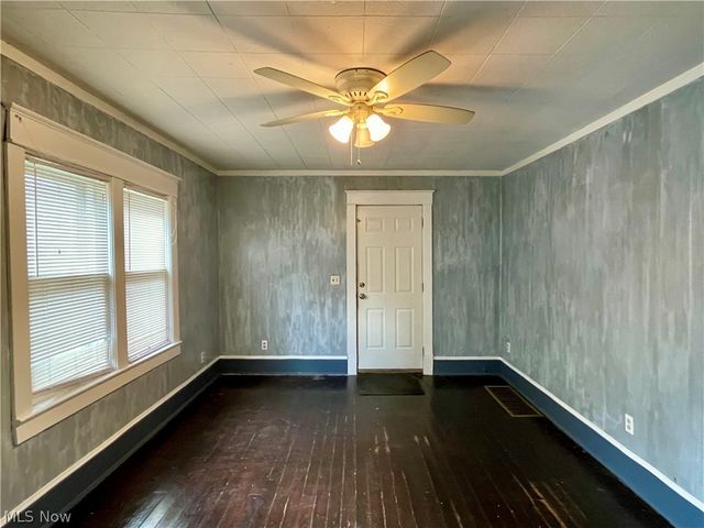 83 Smithsonian Street, Girard, OH 44420