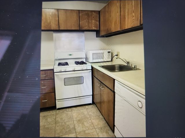 77 Pond Ave. 612, Brookline, MA 02445