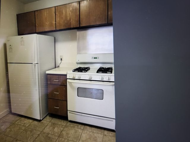 77 Pond Ave. 612, Brookline, MA 02445