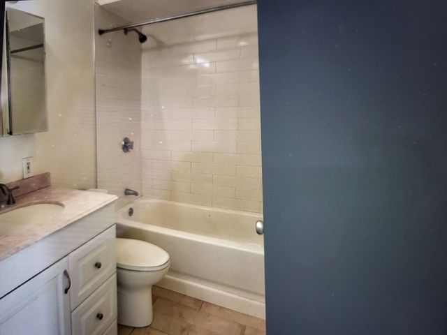 77 Pond Ave. 612, Brookline, MA 02445