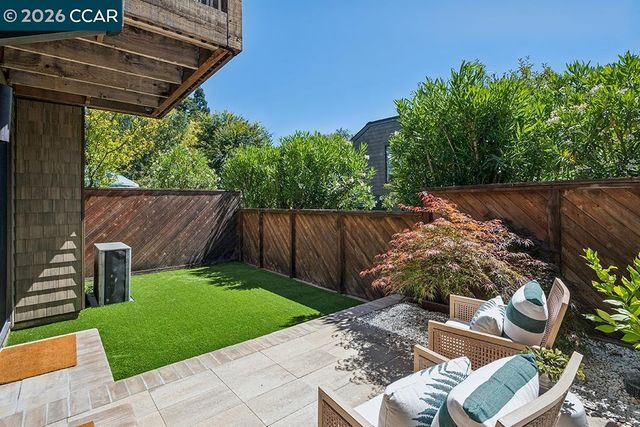 574 Monarch Ridge Dr, Walnut Creek, CA 94597