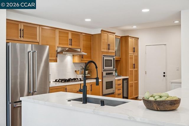 574 Monarch Ridge Dr, Walnut Creek, CA 94597