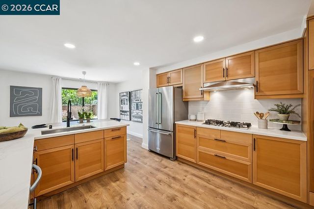 574 Monarch Ridge Dr, Walnut Creek, CA 94597