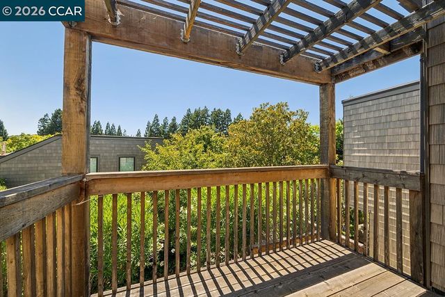 574 Monarch Ridge Dr, Walnut Creek, CA 94597