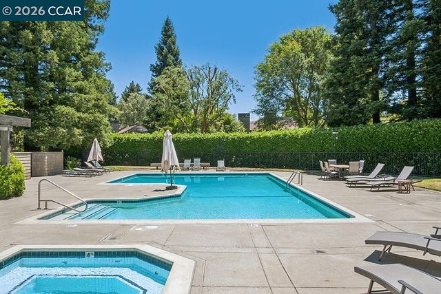 574 Monarch Ridge Dr, Walnut Creek, CA 94597