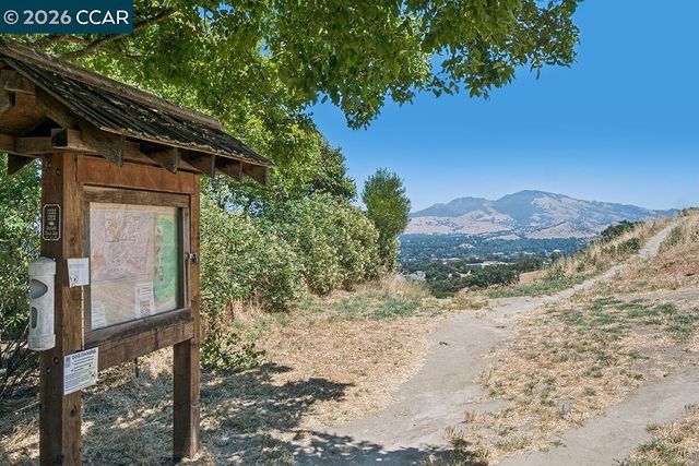 574 Monarch Ridge Dr, Walnut Creek, CA 94597