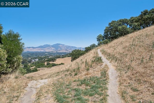 574 Monarch Ridge Dr, Walnut Creek, CA 94597