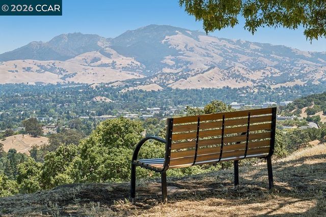 574 Monarch Ridge Dr, Walnut Creek, CA 94597