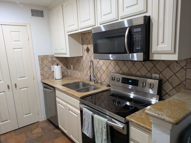 18333 Roehampton Drive 714, Dallas, TX 75252