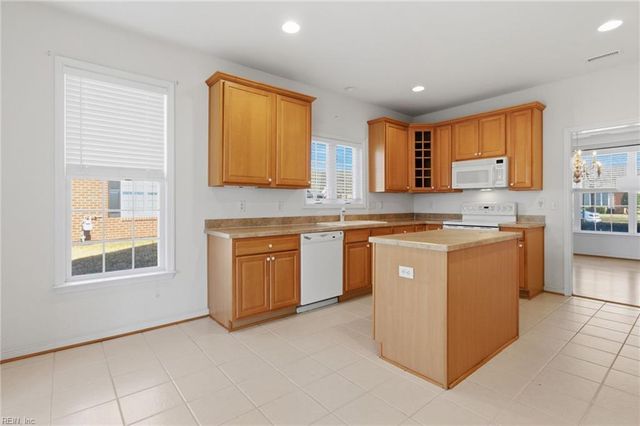 404 Dundee LN, Chesapeake, VA 23322