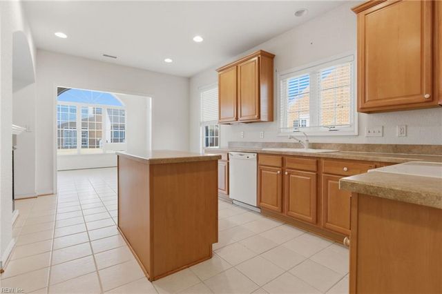 404 Dundee LN, Chesapeake, VA 23322