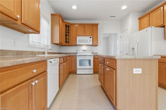 404 Dundee LN, Chesapeake, VA 23322