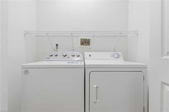 404 Dundee LN, Chesapeake, VA 23322