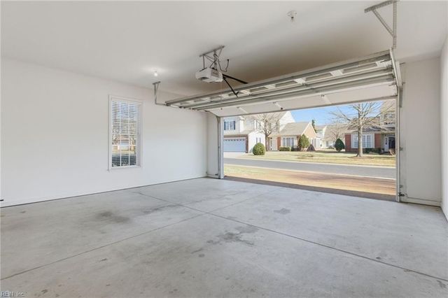 404 Dundee LN, Chesapeake, VA 23322