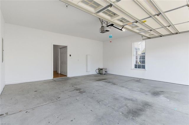 404 Dundee LN, Chesapeake, VA 23322