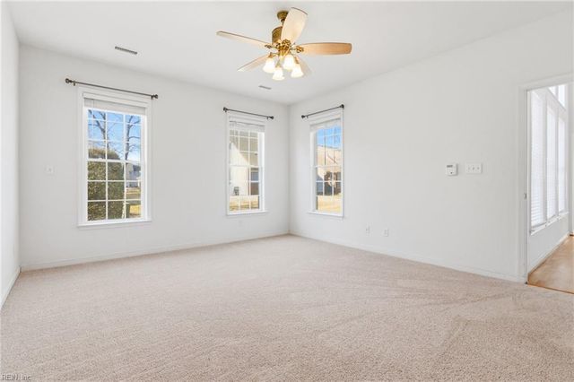 404 Dundee LN, Chesapeake, VA 23322