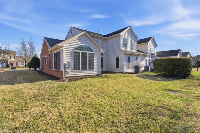 404 Dundee LN, Chesapeake, VA 23322