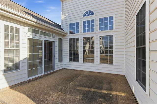 404 Dundee LN, Chesapeake, VA 23322