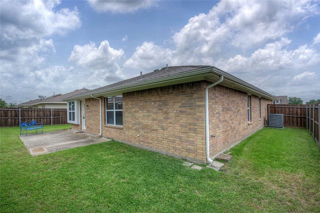 231 Willow Creek Lane, Terrell, TX 75160