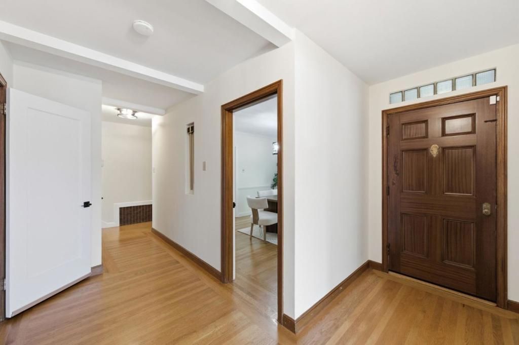 Image 12 of property listing at 510 Aragon Boulevard, San Mateo, CA 94402