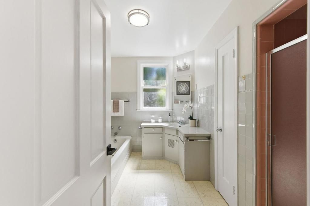 Image 19 of property listing at 510 Aragon Boulevard, San Mateo, CA 94402