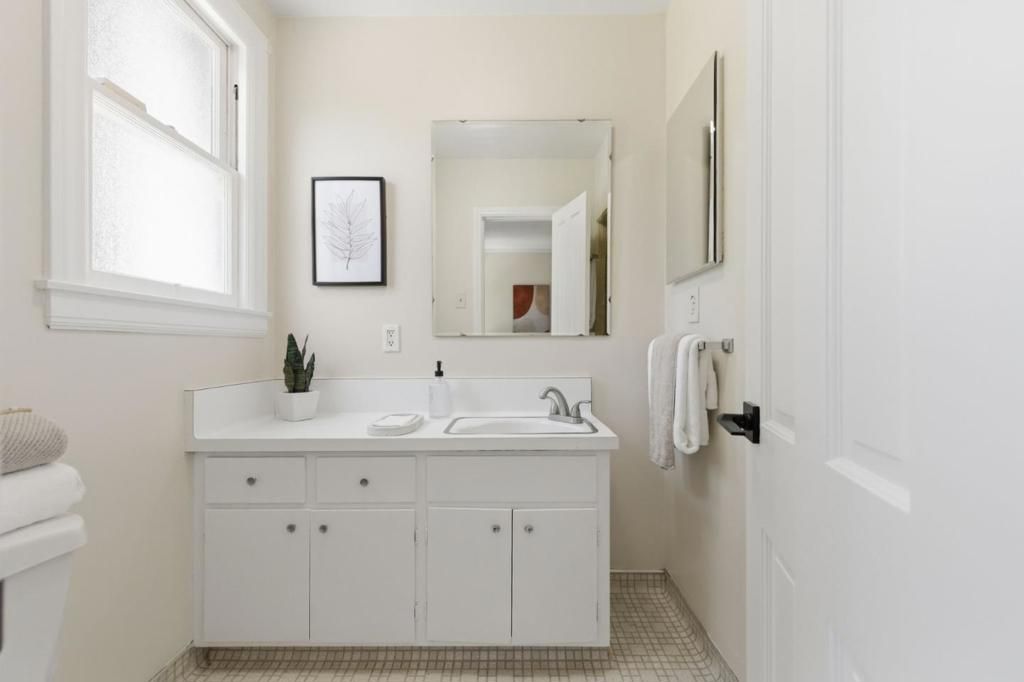 Image 25 of property listing at 510 Aragon Boulevard, San Mateo, CA 94402