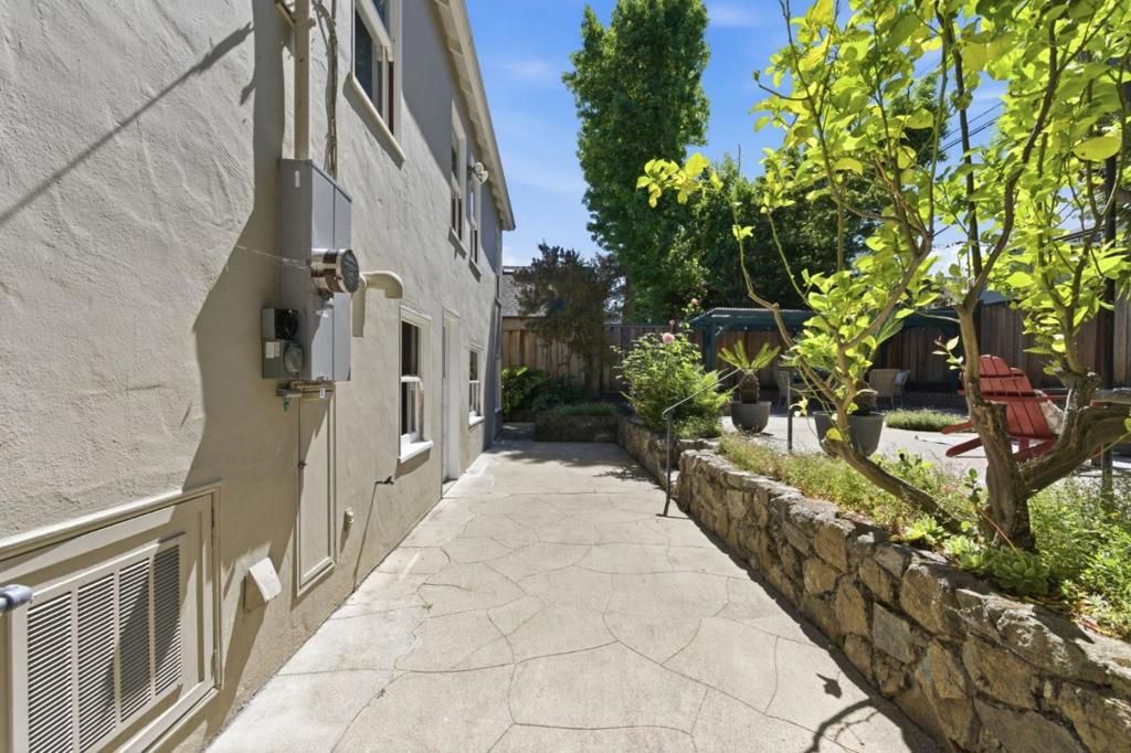 Image 42 of property listing at 510 Aragon Boulevard, San Mateo, CA 94402