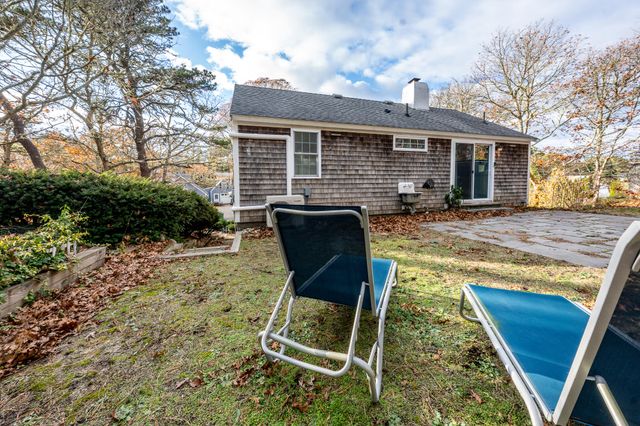 27 Quaker Lane, Harwich, MA 02645