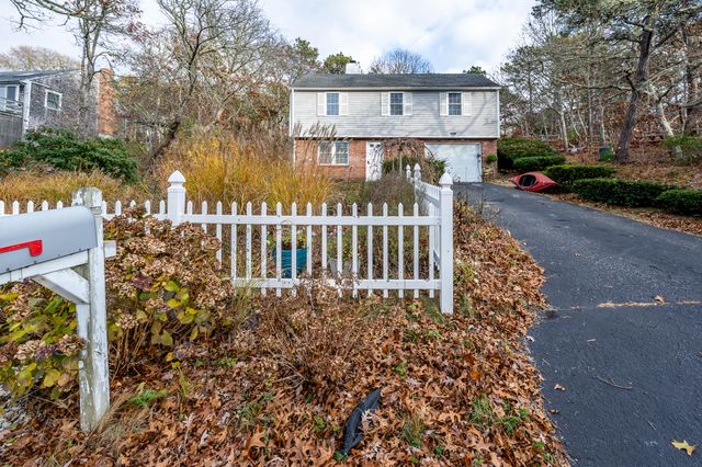 27 Quaker Lane, Harwich, MA 02645