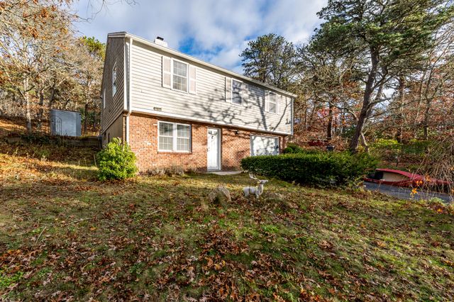 27 Quaker Lane, Harwich, MA 02645