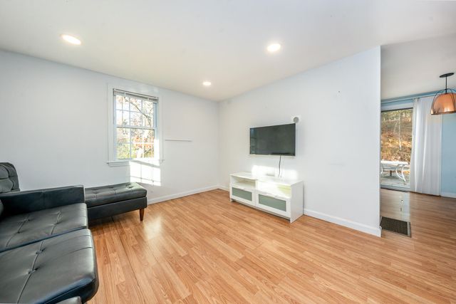 27 Quaker Lane, Harwich, MA 02645