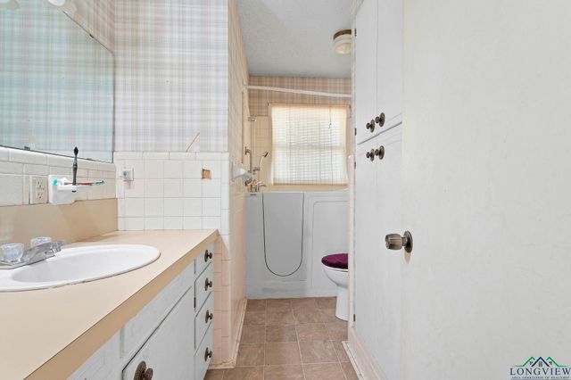 304 Hillcrest BLVD, Daingerfield, TX 75638