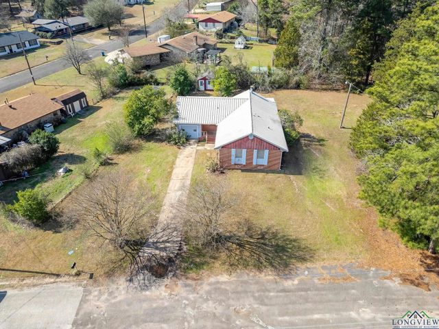 304 Hillcrest BLVD, Daingerfield, TX 75638