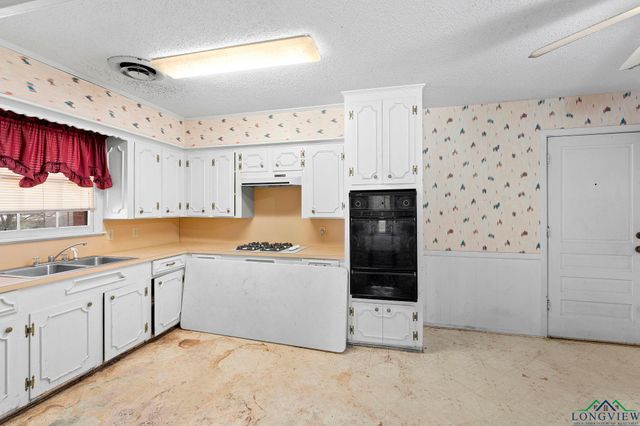 304 Hillcrest BLVD, Daingerfield, TX 75638