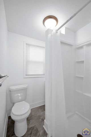 1017 SW 16th ST, Topeka, KS 66604