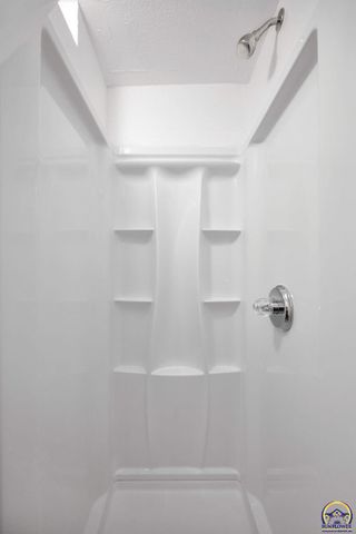 1017 SW 16th ST, Topeka, KS 66604