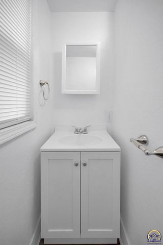 1017 SW 16th ST, Topeka, KS 66604