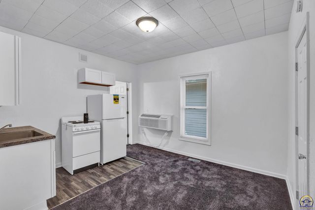 1017 SW 16th ST, Topeka, KS 66604