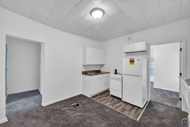 1017 SW 16th ST, Topeka, KS 66604