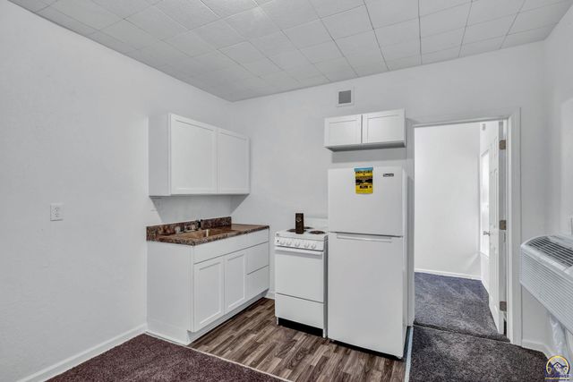 1017 SW 16th ST, Topeka, KS 66604