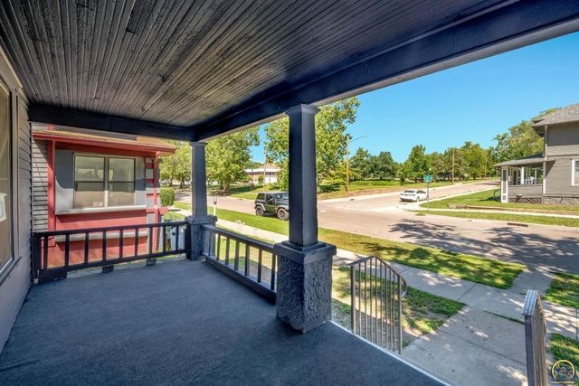 1017 SW 16th ST, Topeka, KS 66604