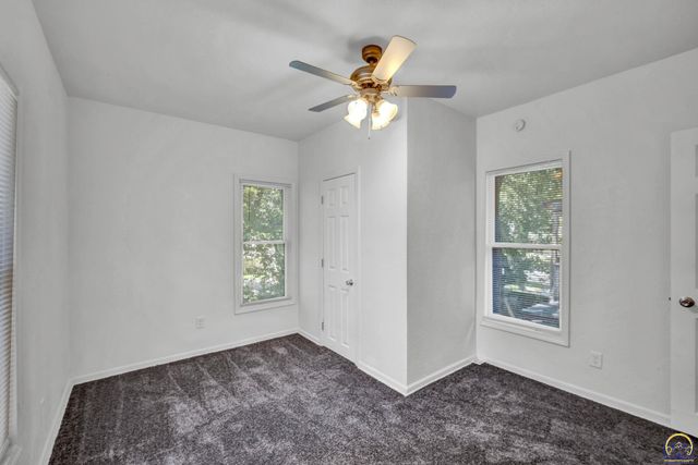 1017 SW 16th ST, Topeka, KS 66604