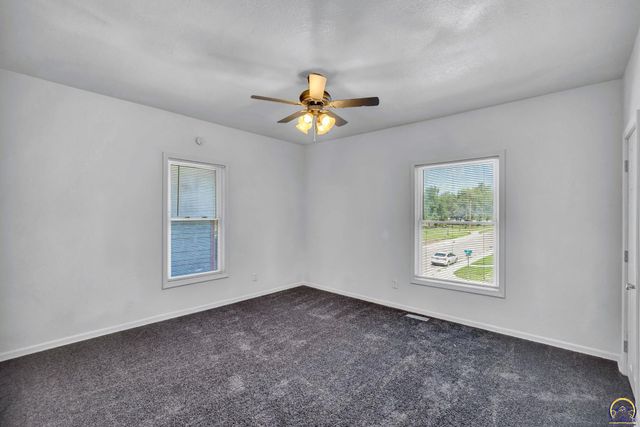 1017 SW 16th ST, Topeka, KS 66604