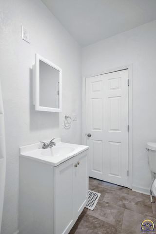 1017 SW 16th ST, Topeka, KS 66604